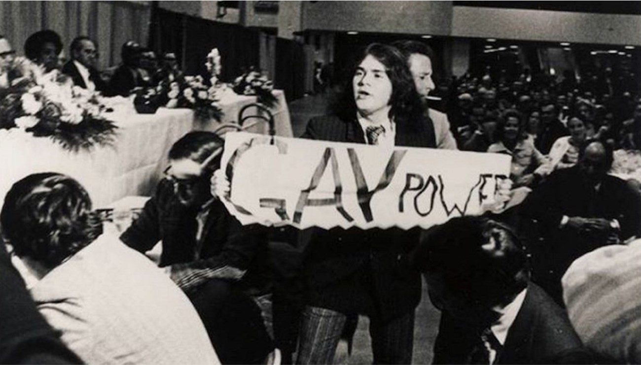 Mark Segal holding a sign that reads 'Gay Power' at a Nixon fundraiser